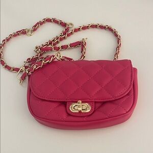 Elegant Quilted Crossbody Bag with Chain Strap